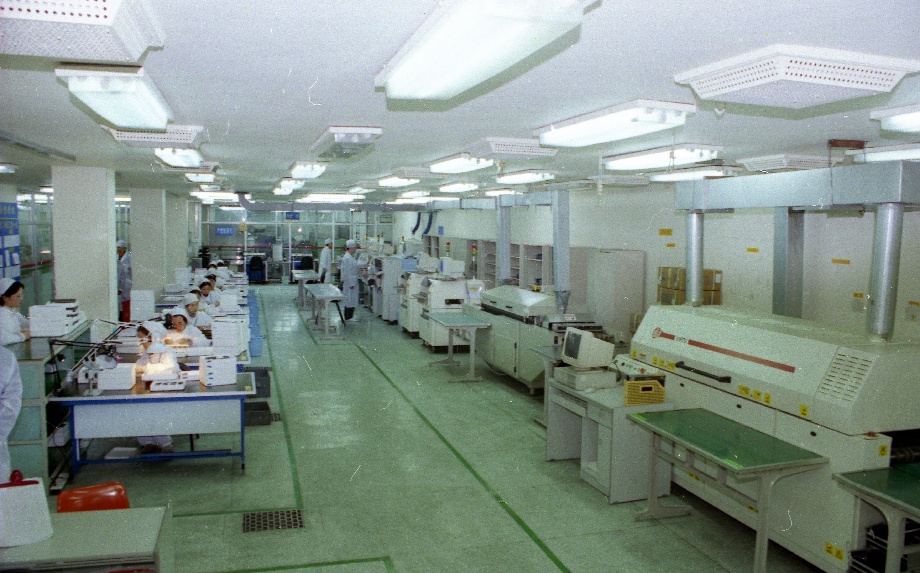 3上世紀(jì)90年代開創(chuàng)國內(nèi)厚膜集成電路出口創(chuàng)匯先河.jpg